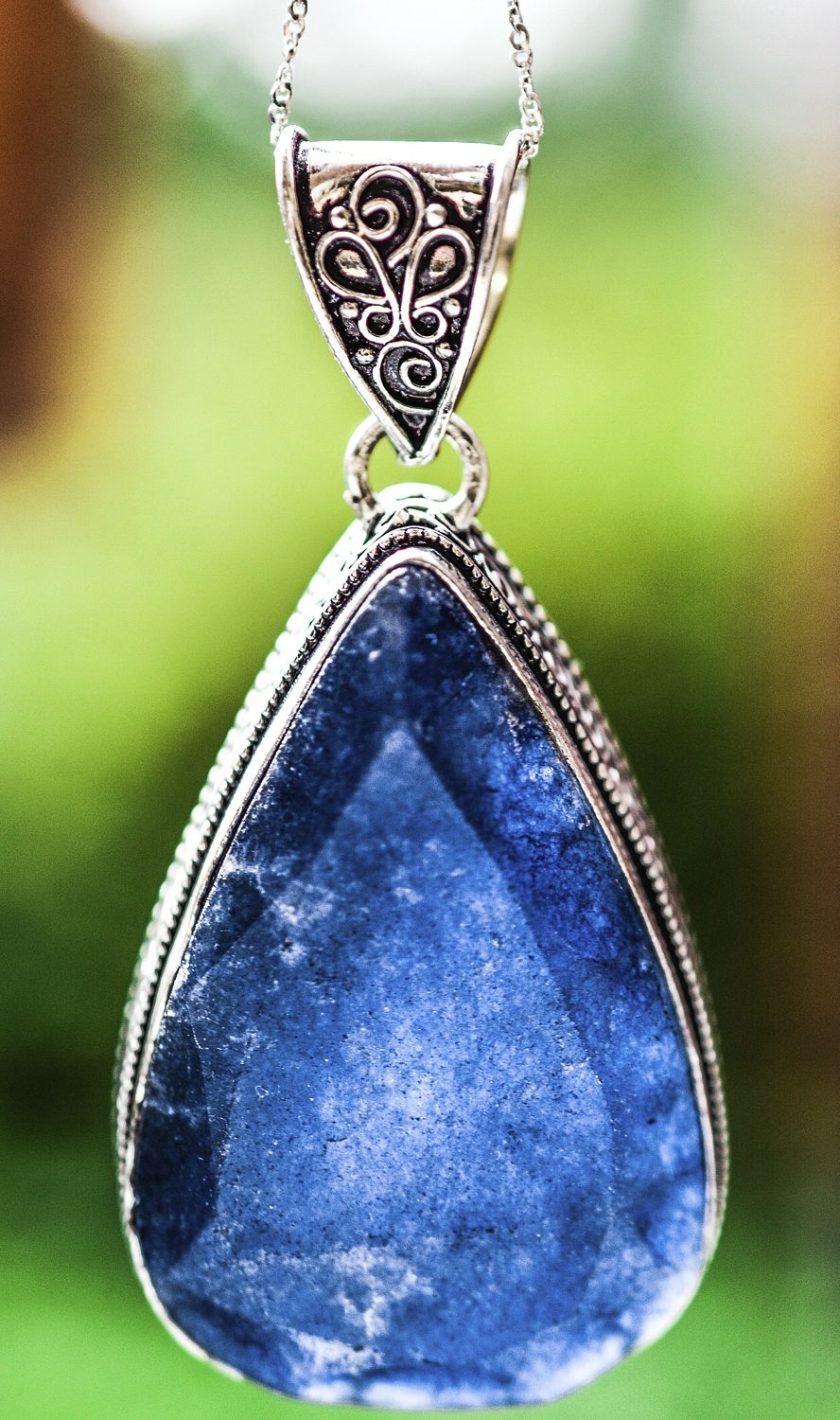 Shiny blue stone pendant jewelry